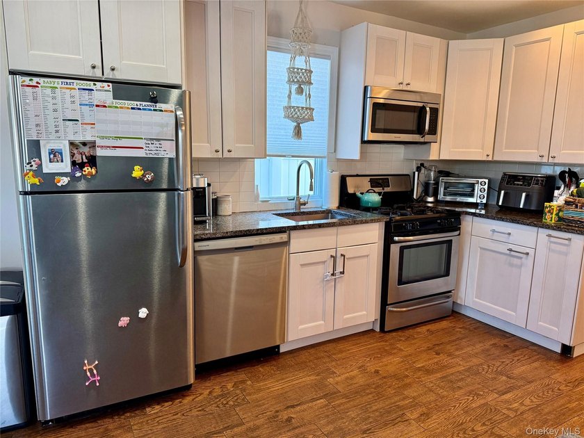 East Rockaway: Bay Park, Renovated Bungalow with 2 Bedrooms, 1 - photo 7