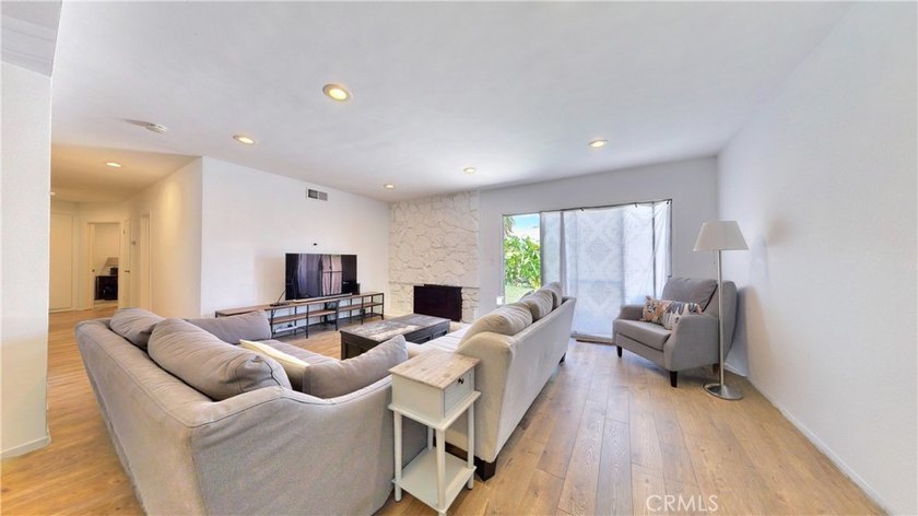 Located in one of North Huntington Beach's most desirable - photo 7