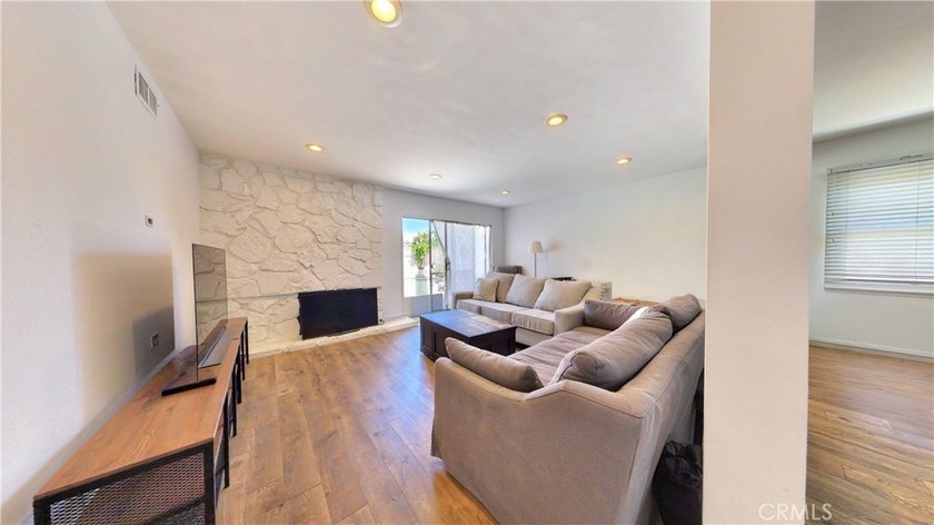 Located in one of North Huntington Beach's most desirable - photo 8