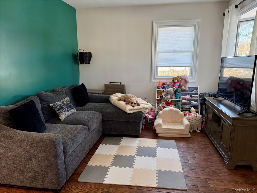 East Rockaway: Bay Park, Renovated Bungalow with 2 Bedrooms, 1 - photo 9