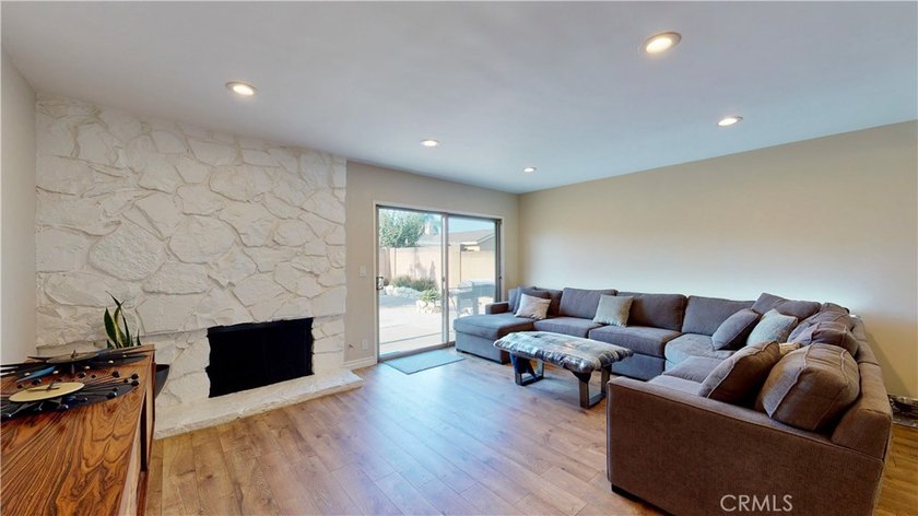 Located in one of North Huntington Beach's most desirable - photo 10
