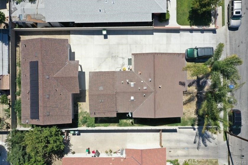 Discover the Perfect Home in Santa Ana! Don't miss this - photo 2