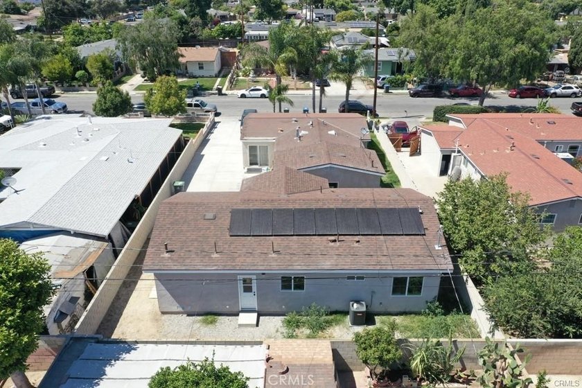 Discover the Perfect Home in Santa Ana! Don't miss this - photo 5