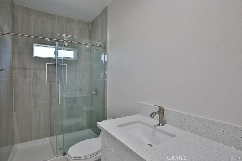 Discover the Perfect Home in Santa Ana! Don't miss this - photo 8