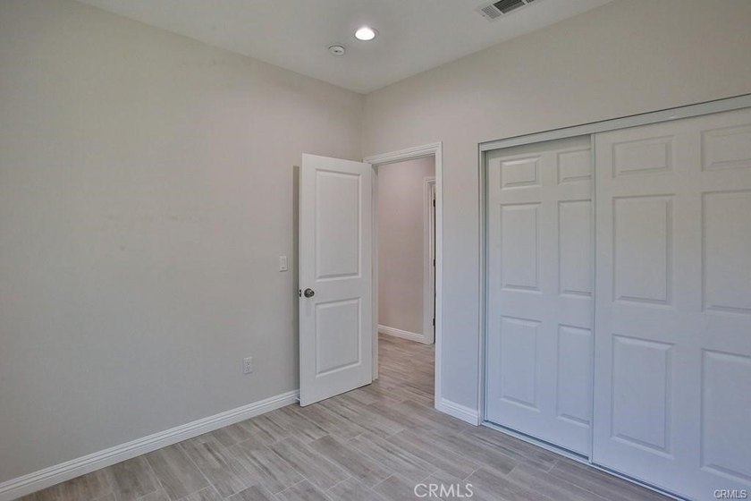 Discover the Perfect Home in Santa Ana! Don't miss this - photo 9