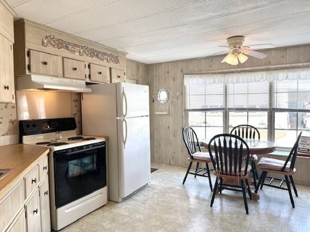 This home features an open floorplan and is nicely furnished and - photo 11