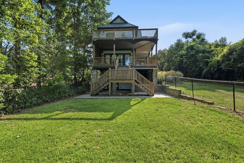 Stunning house on Lake Sinclair! This move in ready property has - photo 8