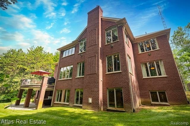 Enter the private estate through a gated front entrance and pass - photo 14
