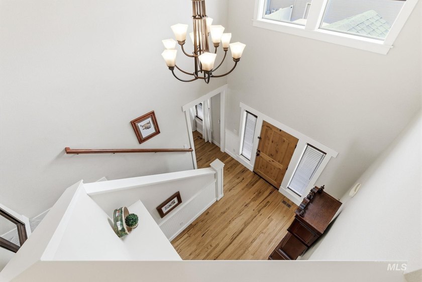Welcome home to this exceptional residence, thoughtfully crafted - photo 12