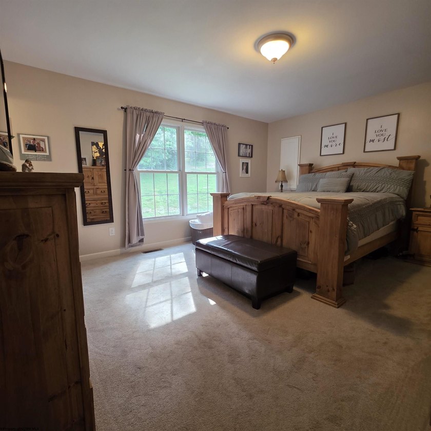 Beautiful and well-maintained split level home with 1st floor - photo 15