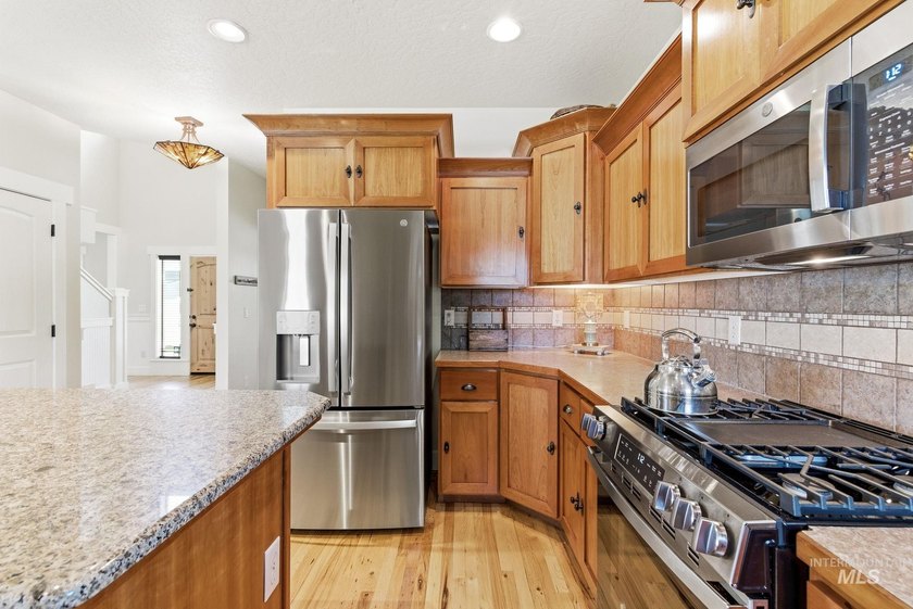 Welcome home to this exceptional residence, thoughtfully crafted - photo 21