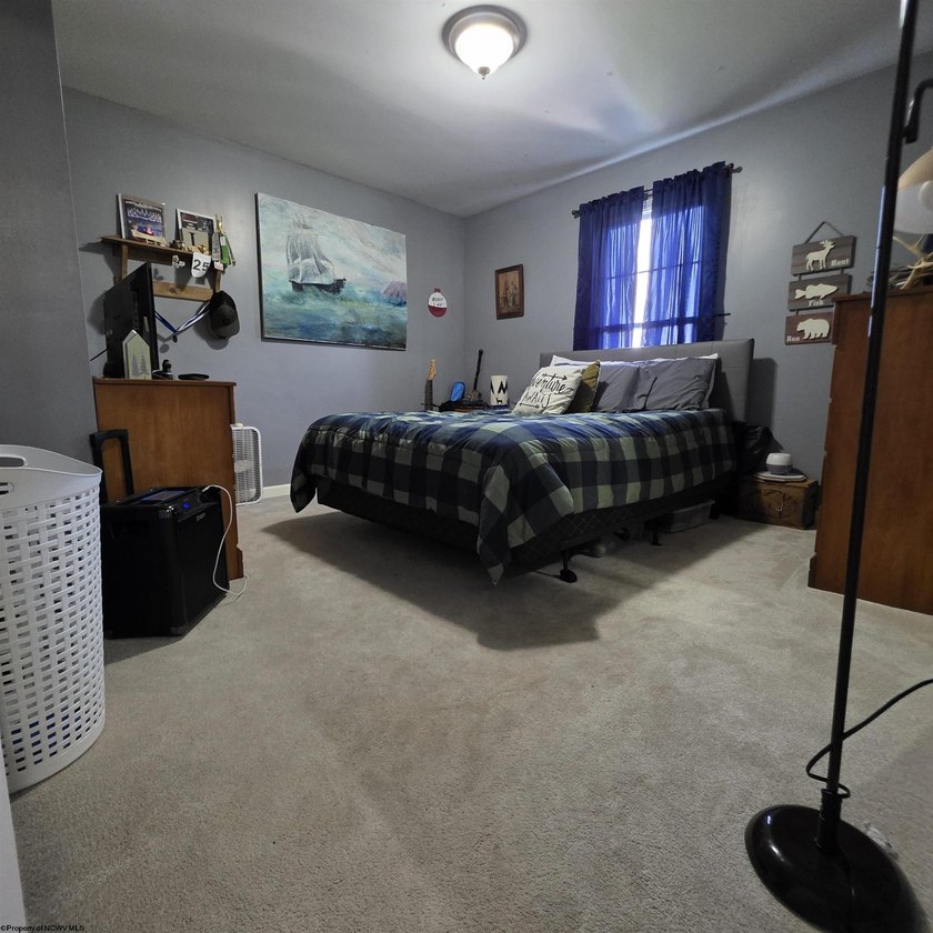 Beautiful and well-maintained split level home with 1st floor - photo 23