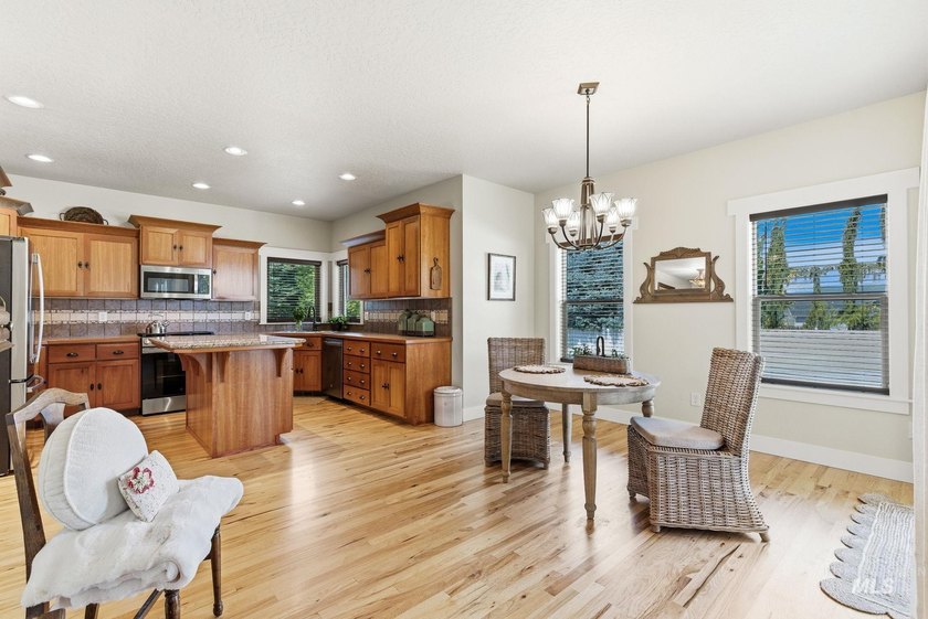 Welcome home to this exceptional residence, thoughtfully crafted - photo 29