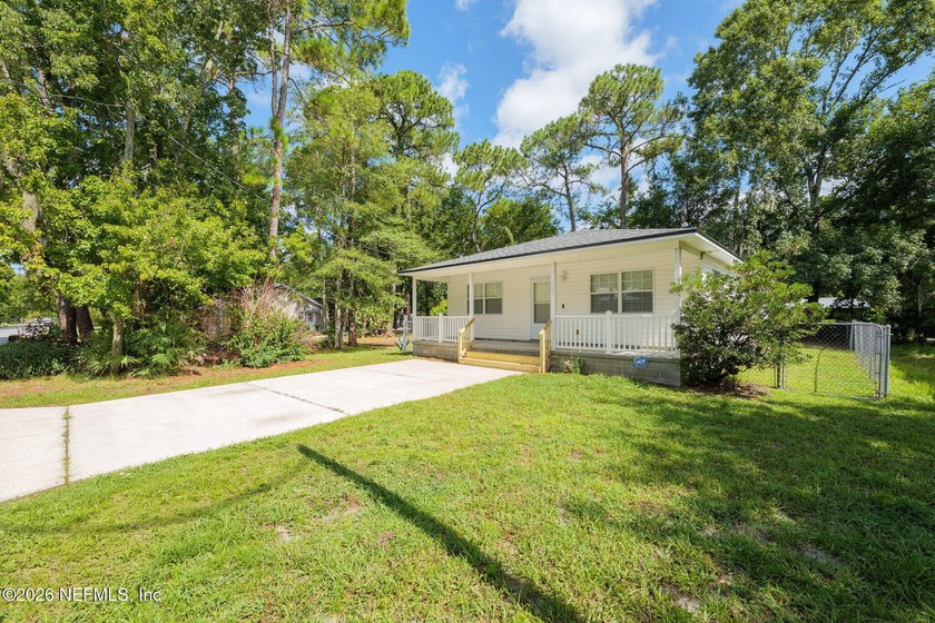 This charming cottage-style home with 3 beds + 2 baths is - photo 3