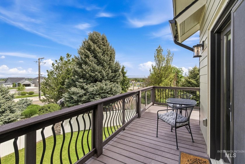Welcome home to this exceptional residence, thoughtfully crafted - photo 38