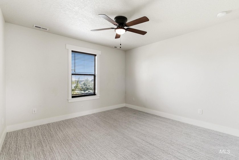 Welcome home to this exceptional residence, thoughtfully crafted - photo 47