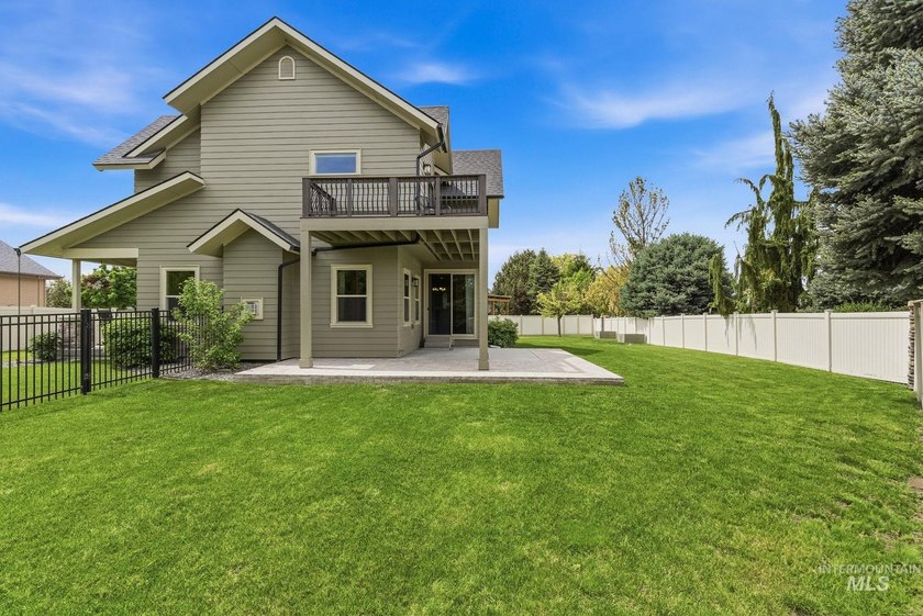 Welcome home to this exceptional residence, thoughtfully crafted - photo 50