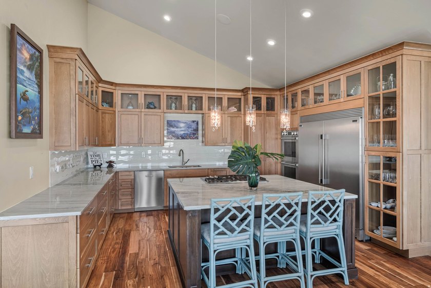 Custom-built waterfront luxury resort home, located in a private - photo 7