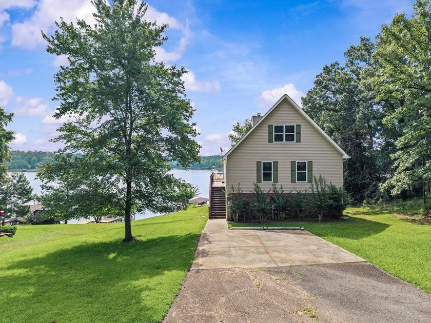 Experience the perfect blend of lakeside luxury and modern - photo 5