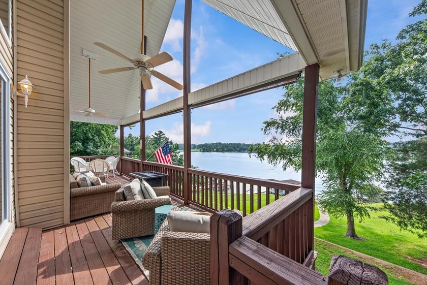 Experience the perfect blend of lakeside luxury and modern - photo 9