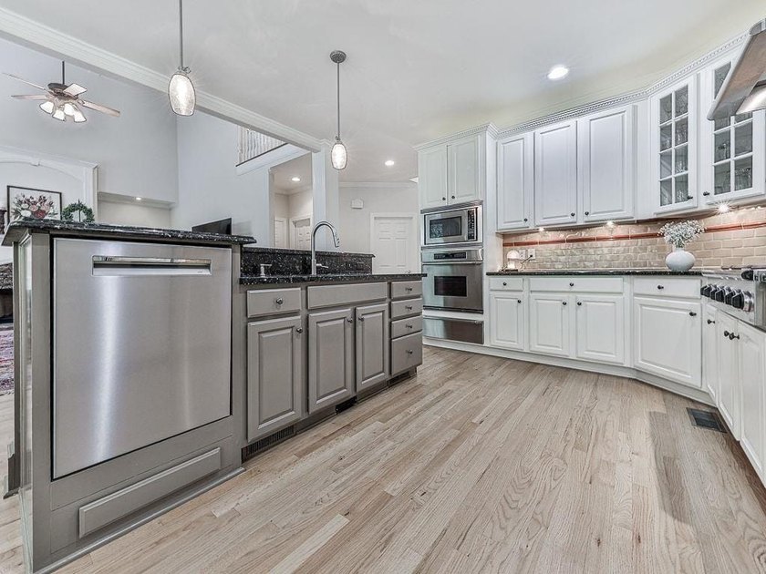 Welcome to your Forever home in a Golf Community where timeless - photo 14