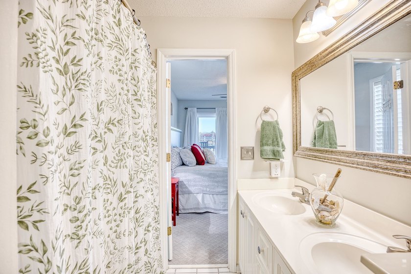 Gorgeous Marina views from this updated 2-bedroom, 2 bath END - photo 24