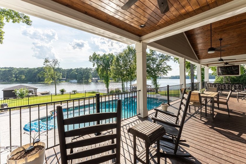 Lake Sinclair living has always been a gift to enjoy and now you - photo 4