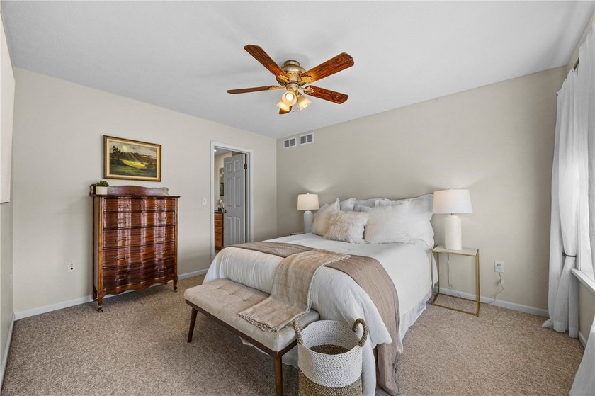 Price Improvement! Welcome to this beautiful 4-bedroom, 2.5-bath - photo 16