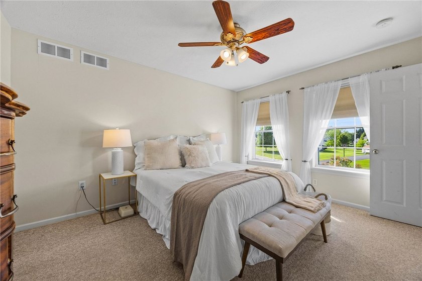 Price Improvement! Welcome to this beautiful 4-bedroom, 2.5-bath - photo 18