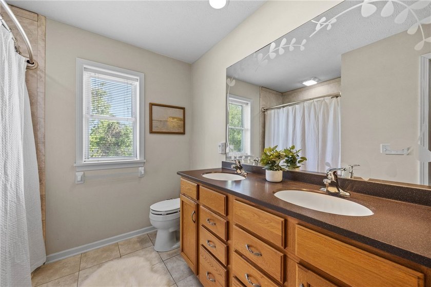 Price Improvement! Welcome to this beautiful 4-bedroom, 2.5-bath - photo 19