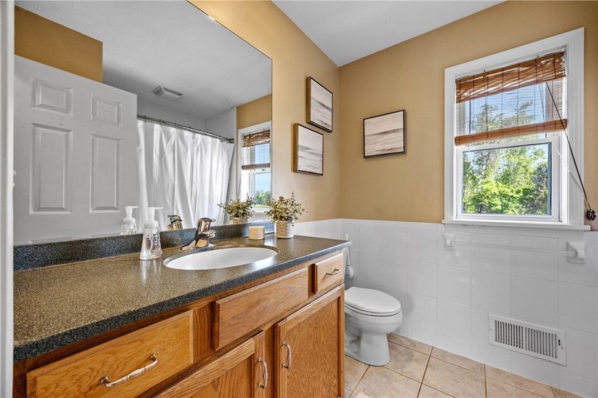 Price Improvement! Welcome to this beautiful 4-bedroom, 2.5-bath - photo 23