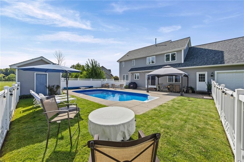 Price Improvement! Welcome to this beautiful 4-bedroom, 2.5-bath - photo 29