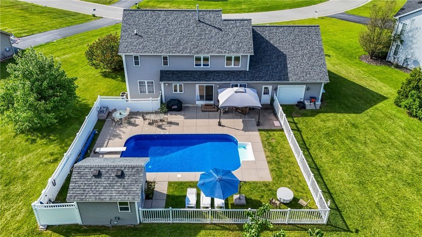 Price Improvement! Welcome to this beautiful 4-bedroom, 2.5-bath - photo 31