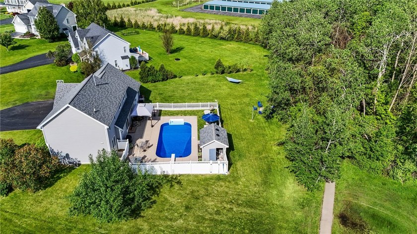 Price Improvement! Welcome to this beautiful 4-bedroom, 2.5-bath - photo 33