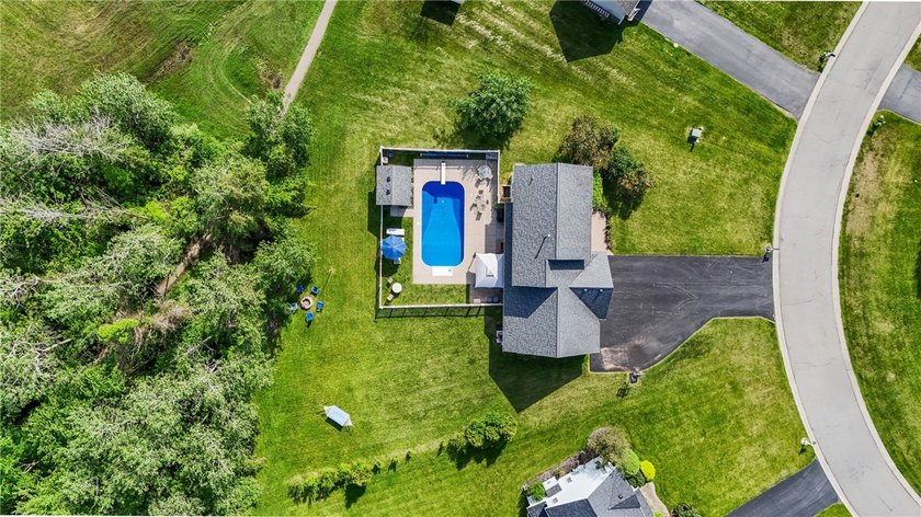 Price Improvement! Welcome to this beautiful 4-bedroom, 2.5-bath - photo 34