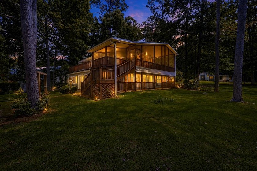 Situated on Lots 17 &amp; 18 with approximately 233 feet of - photo 2
