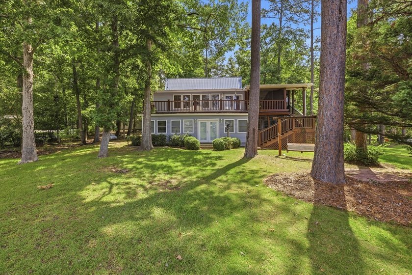 Situated on Lots 17 &amp; 18 with approximately 233 feet of - photo 5