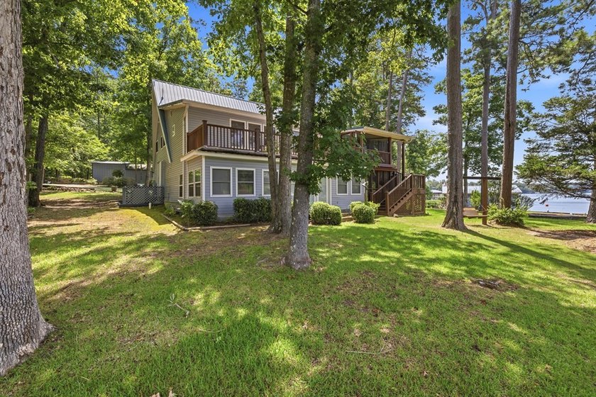 Situated on Lots 17 &amp; 18 with approximately 233 feet of - photo 6