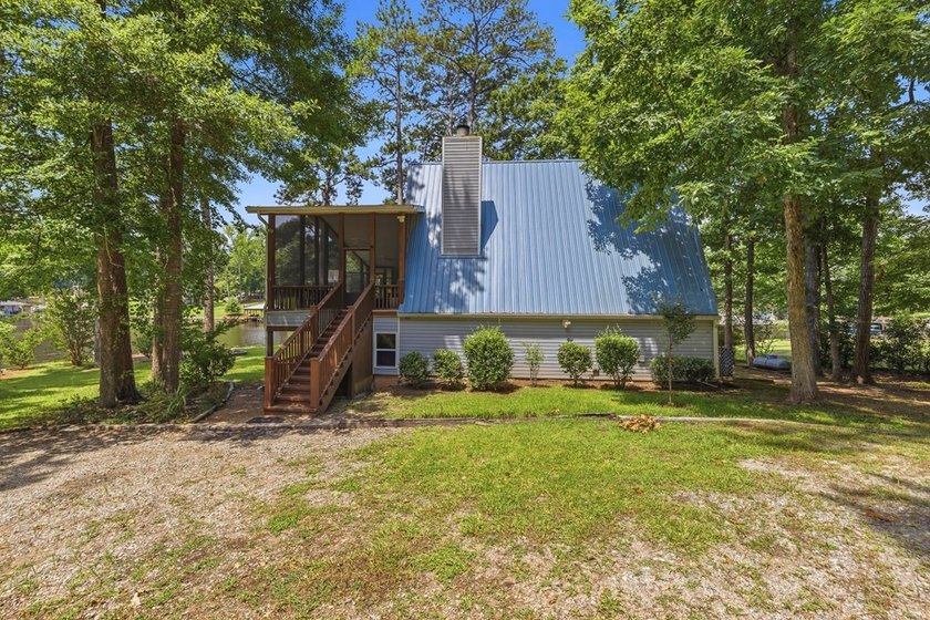 Situated on Lots 17 &amp; 18 with approximately 233 feet of - photo 8
