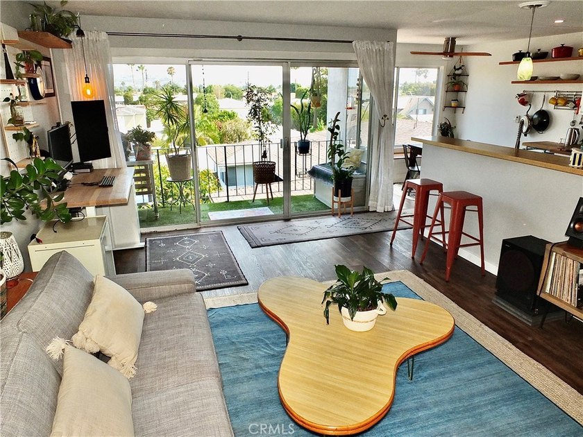 Views, Views, Views! Perched on the top floor of the prestigious - photo 4
