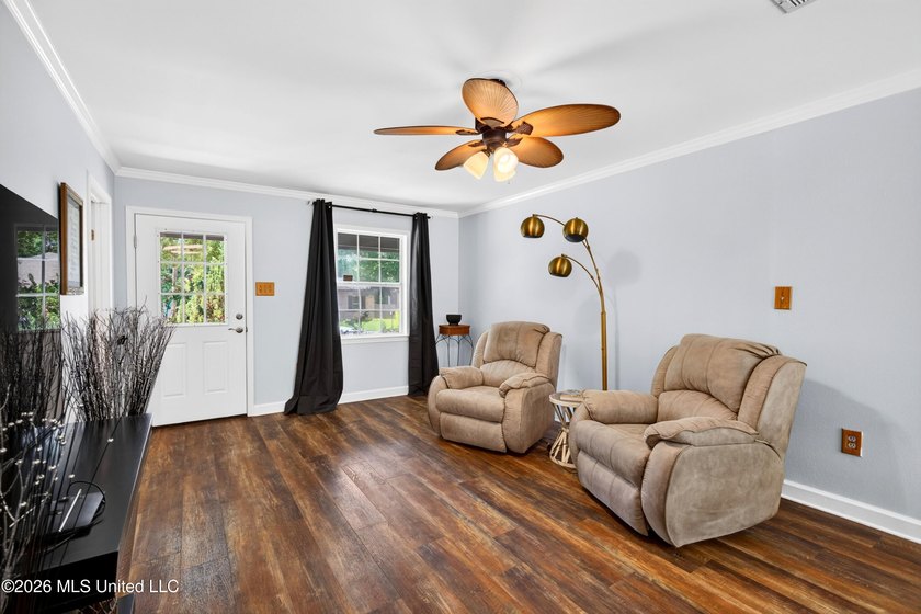 Looking for a move in ready 3 bedroom home in Gulfport with room - photo 8