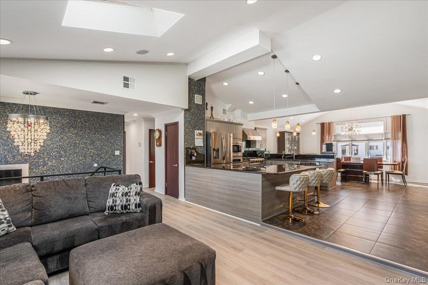 This expansive custom 3000sf renovated home with Central Air - photo 12