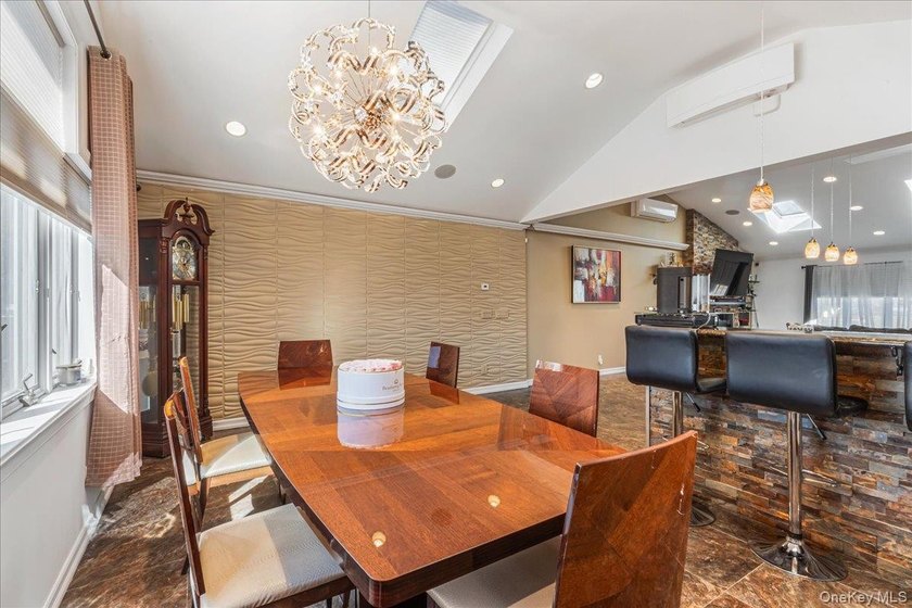 This expansive custom 3000sf renovated home with Central Air - photo 17