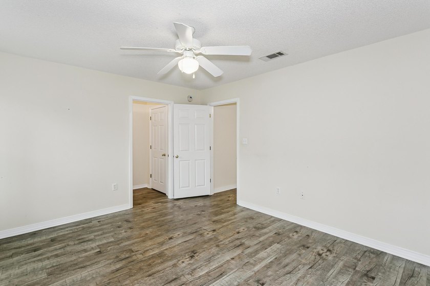 Welcome home to this charming 3-bedroom, 2-bathroom residence - photo 19