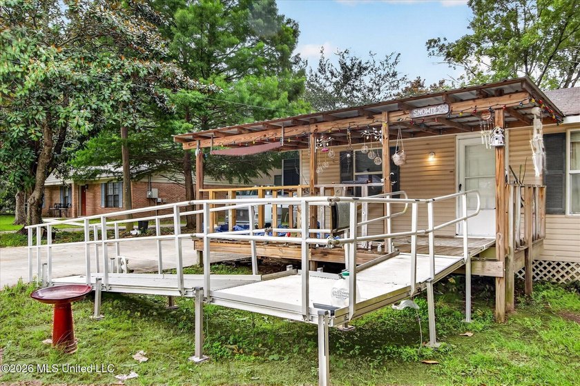 Welcome to 16080 Crestview Drive in Gulfport! Conveniently - photo 9