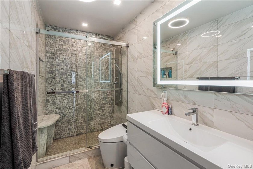 This expansive custom 3000sf renovated home with Central Air - photo 19