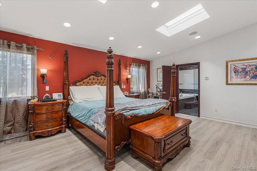 This expansive custom 3000sf renovated home with Central Air - photo 26