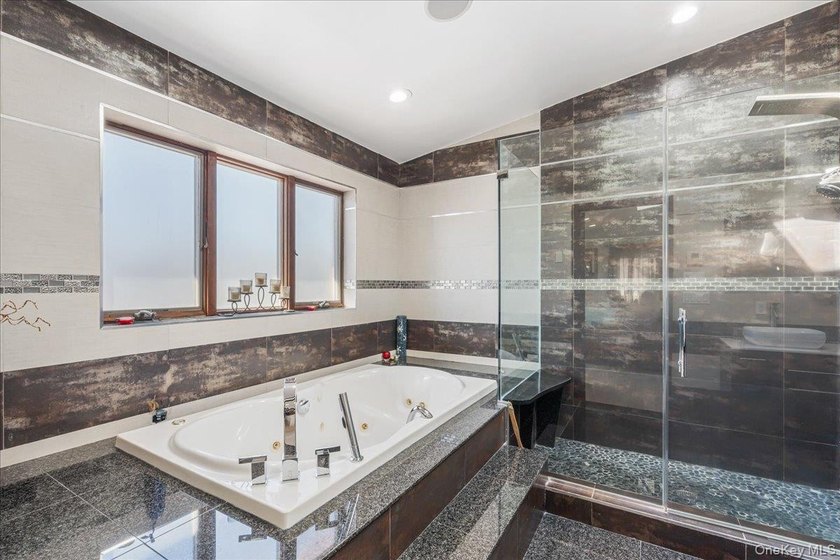 This expansive custom 3000sf renovated home with Central Air - photo 27