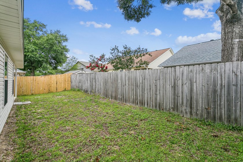 Welcome home to this charming 3-bedroom, 2-bathroom residence - photo 28
