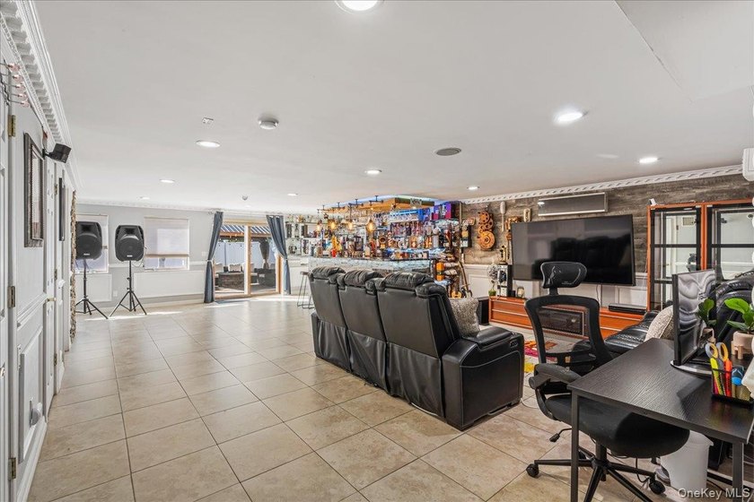 This expansive custom 3000sf renovated home with Central Air - photo 29